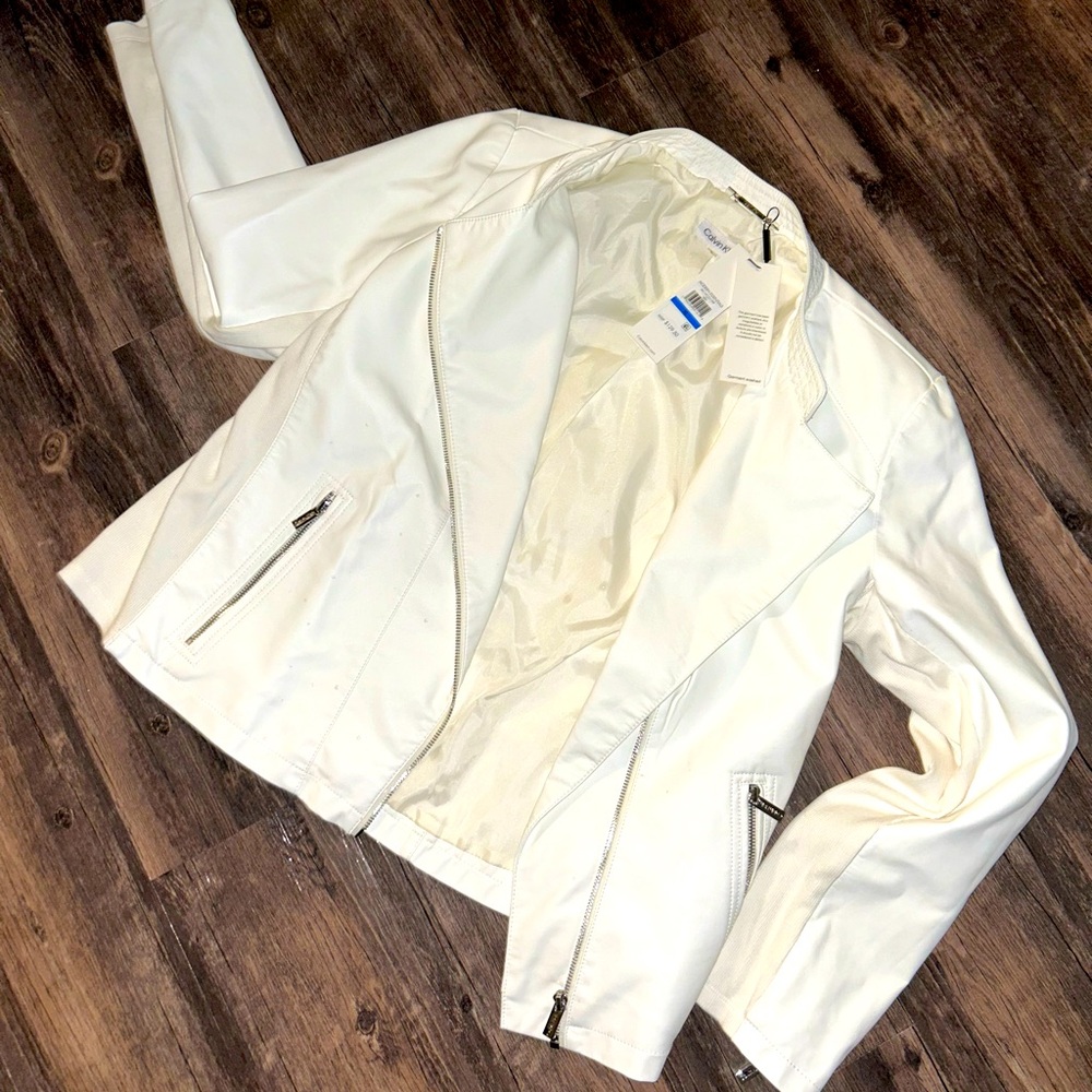 New Women’s Calvin Klein White Moto Jacket. Faux Leather w/ Silver Zippers in XL